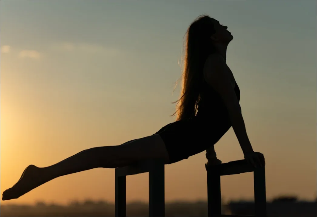 Detail Yoga Silhouette Vor Fenster Foto Number 20
