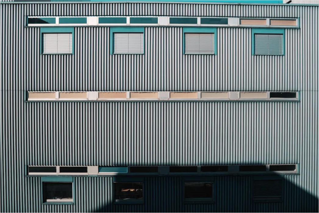 Detail Ziegelfassade Industrie Fensterreihen Repetitiv Number 2