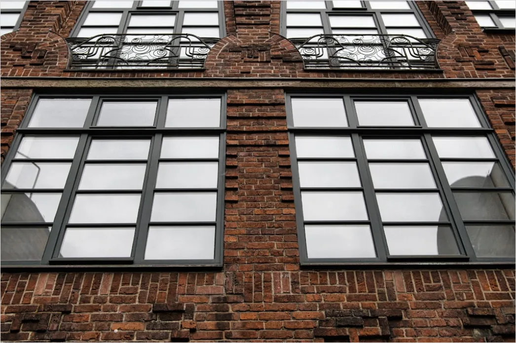 Detail Ziegelfassade Industrie Fensterreihen Repetitiv Number 15
