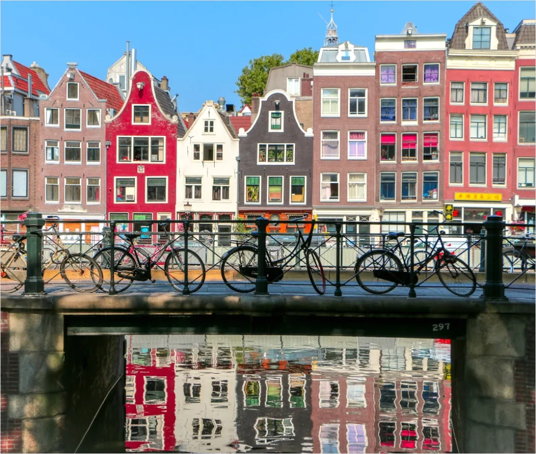 Amsterdam Grachtenhaeuser Spiegelung Im Wasser Df8d