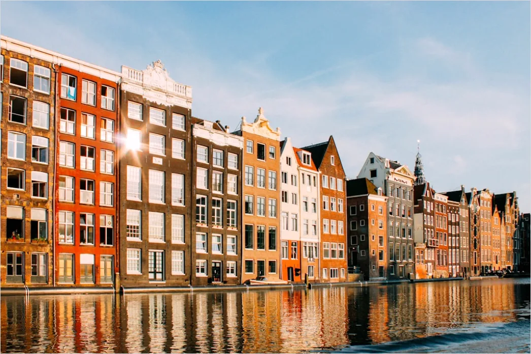 Detail Amsterdam Grachtenhäuser Spiegelung Im Wasser Number 2