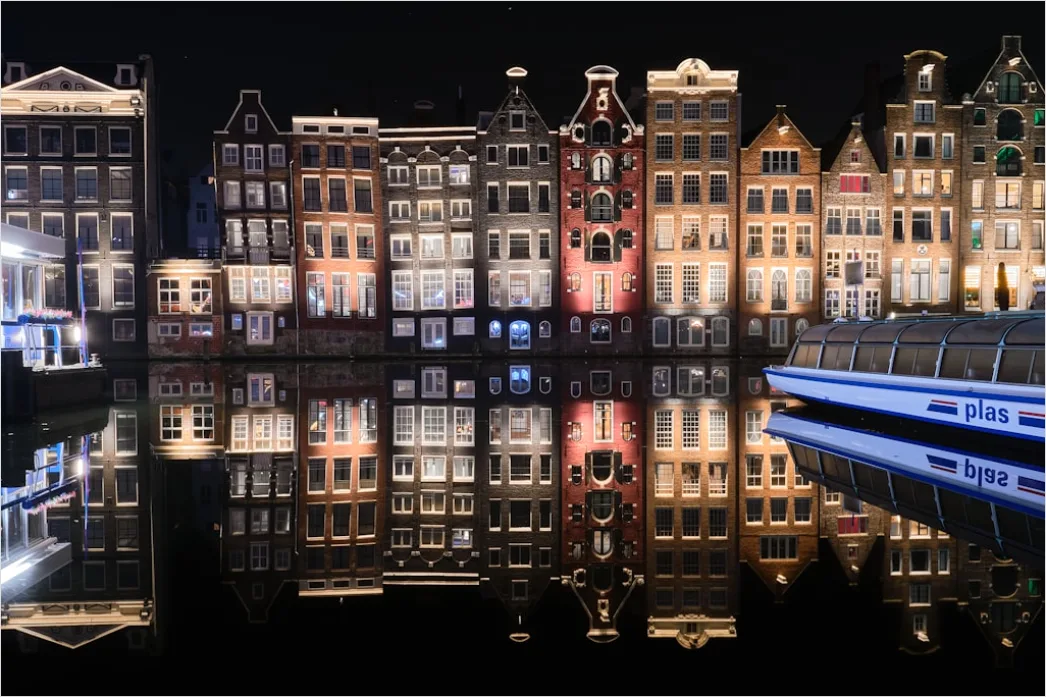 Detail Amsterdam Grachtenhäuser Spiegelung Im Wasser Number 13