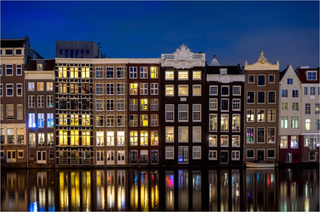 Detail Amsterdam Grachtenhäuser Spiegelung Im Wasser Number 15