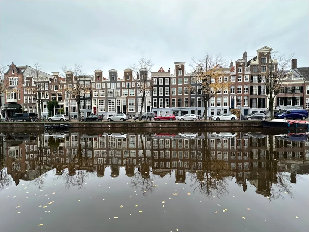 Detail Amsterdam Grachtenhäuser Spiegelung Im Wasser Number 16