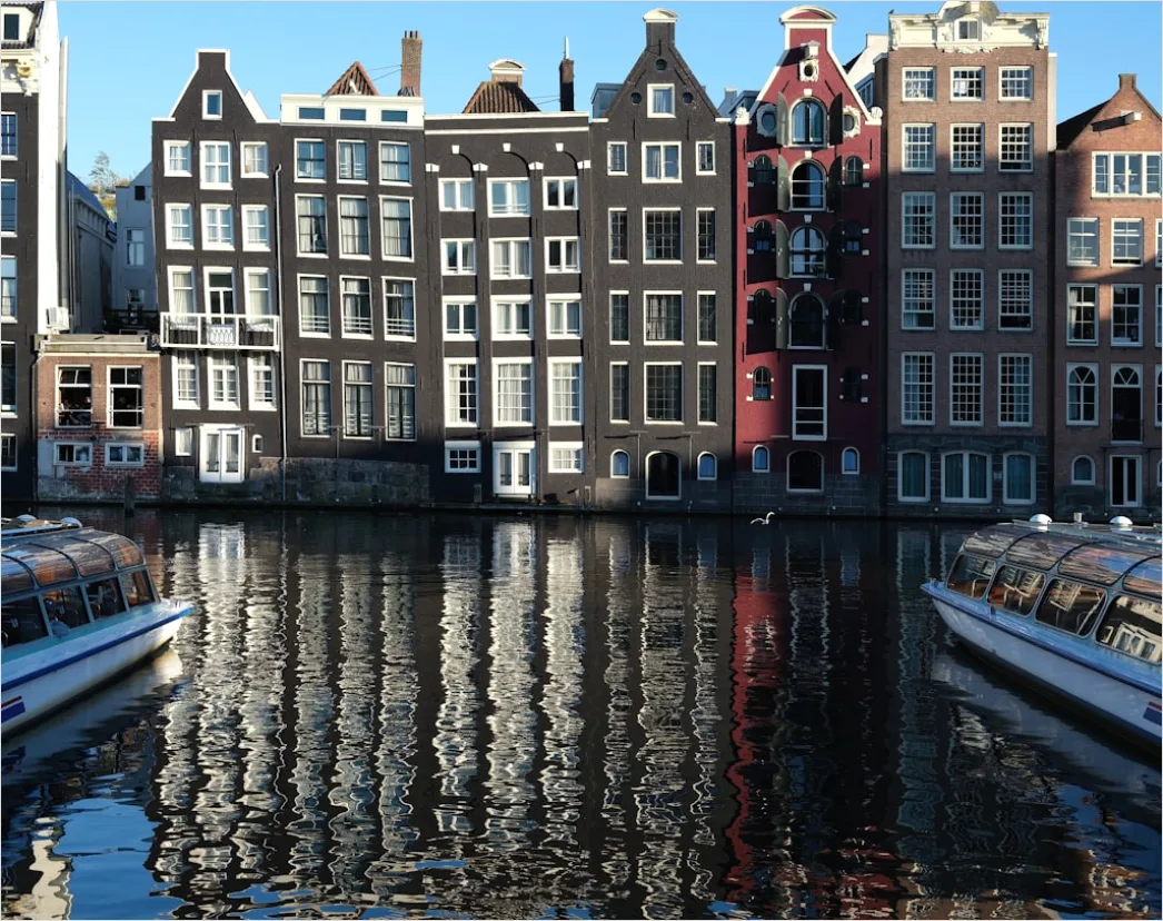 Detail Amsterdam Grachtenhäuser Spiegelung Im Wasser Number 20