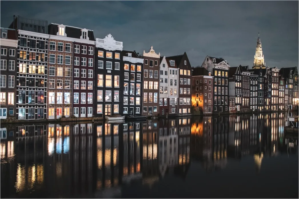 Detail Amsterdam Grachtenhäuser Spiegelung Im Wasser Number 8
