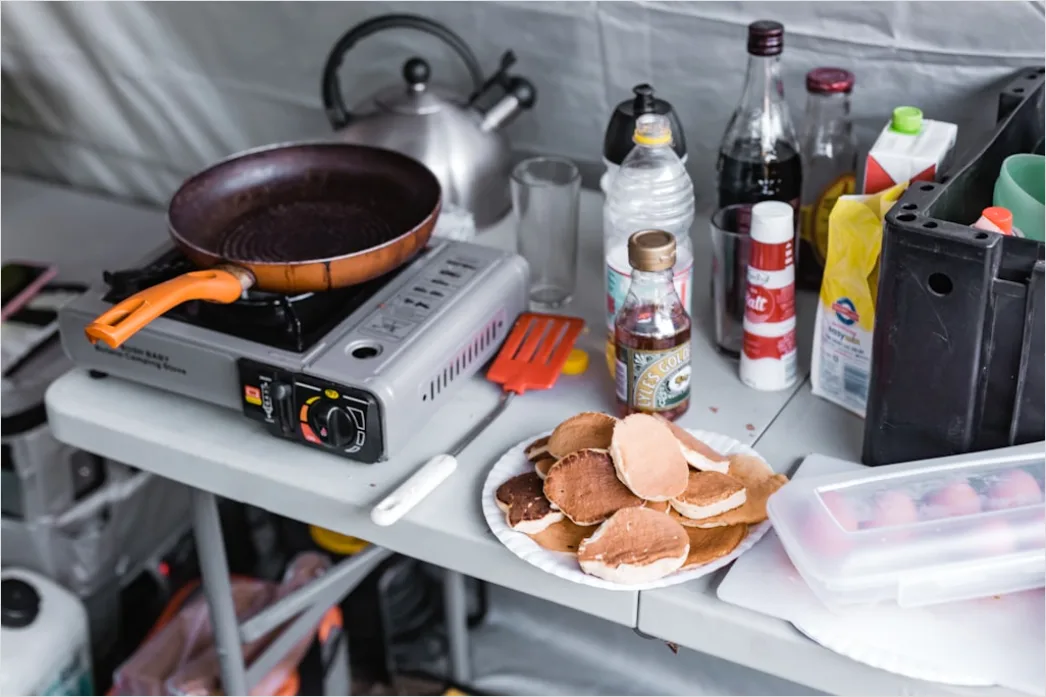 Detail Backpacker Hostel Gemeinschaftsküche Leute Kochen Number 13
