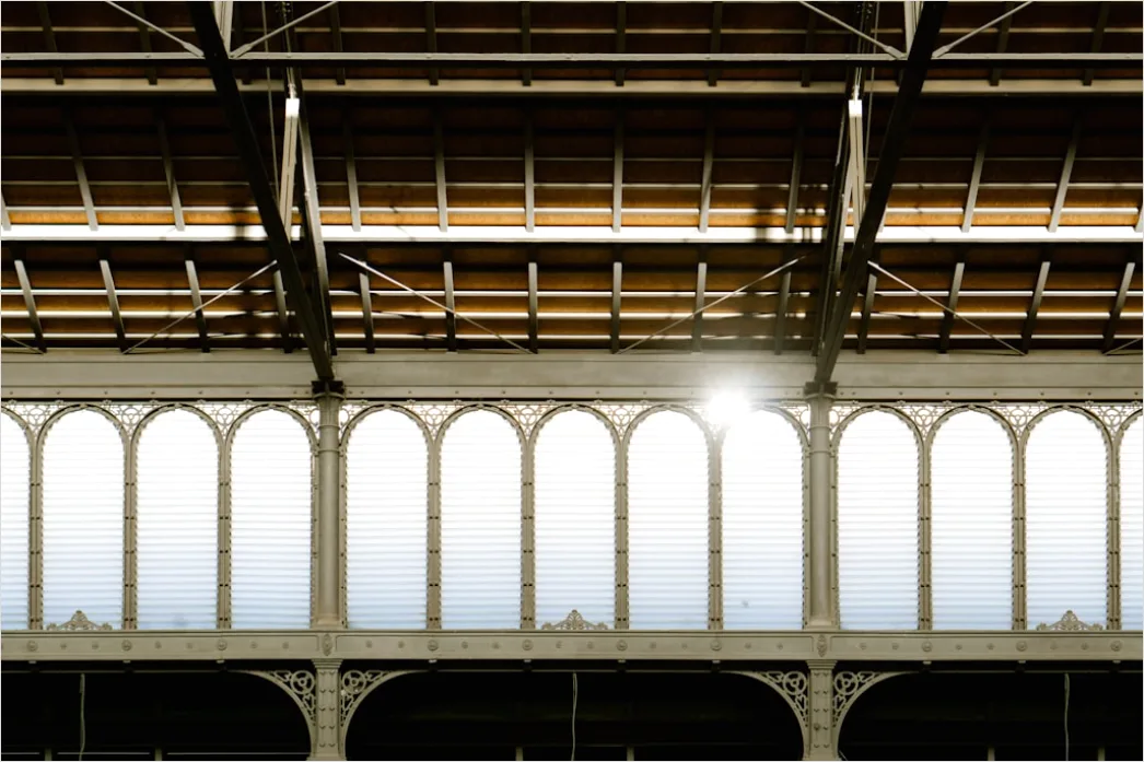 Detail Bahnhofshalle Große Fenster Lichtstrahlen Atmosphäre Number 15