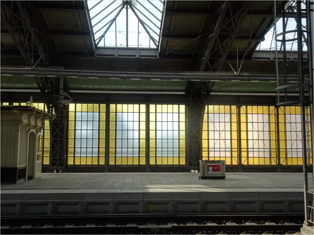 Detail Bahnhofshalle Große Fenster Lichtstrahlen Atmosphäre Number 4