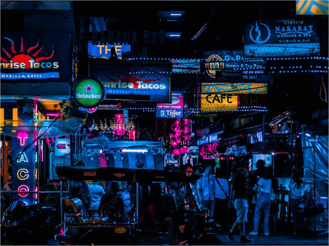Bangkok Streetfood Markt Nachts Neonlichter 007a