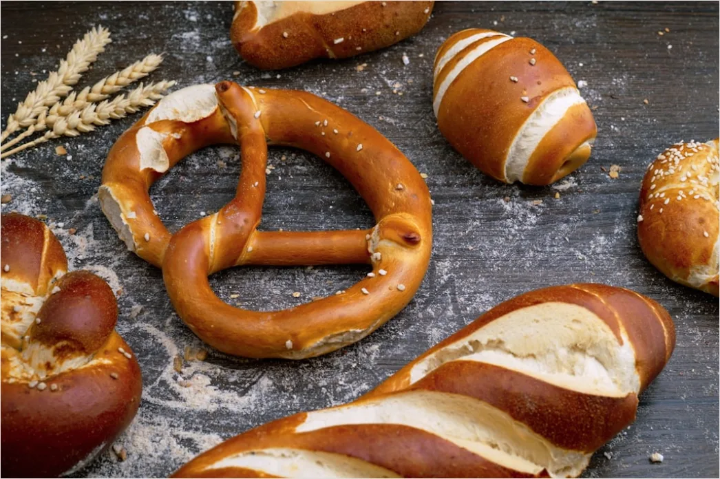 Detail Biergarten Bretzel Und Maßkrug Tischszene Number 18