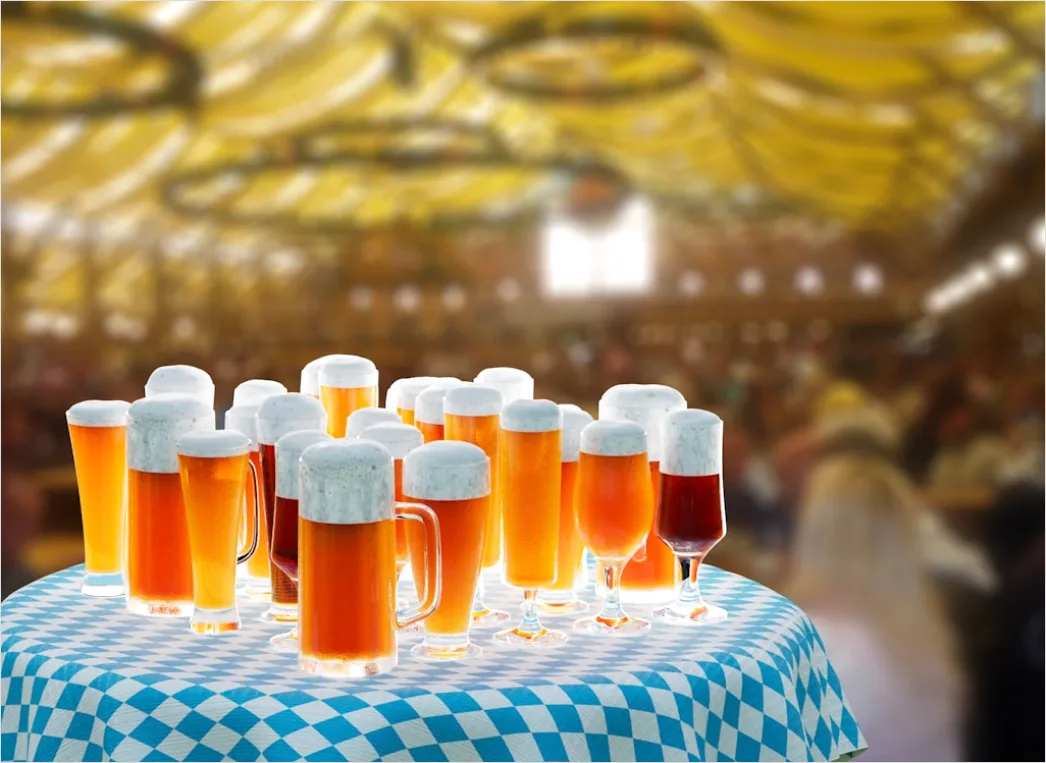 Detail Biergarten Bretzel Und Maßkrug Tischszene Number 3