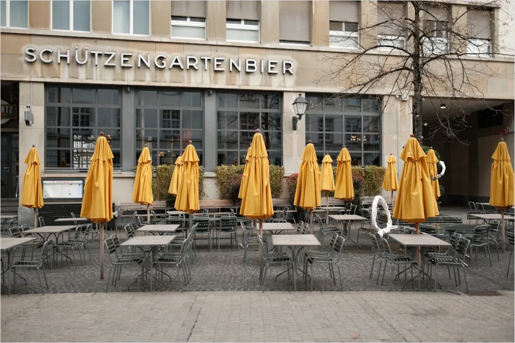 Detail Biergarten Bretzel Und Maßkrug Tischszene Number 4