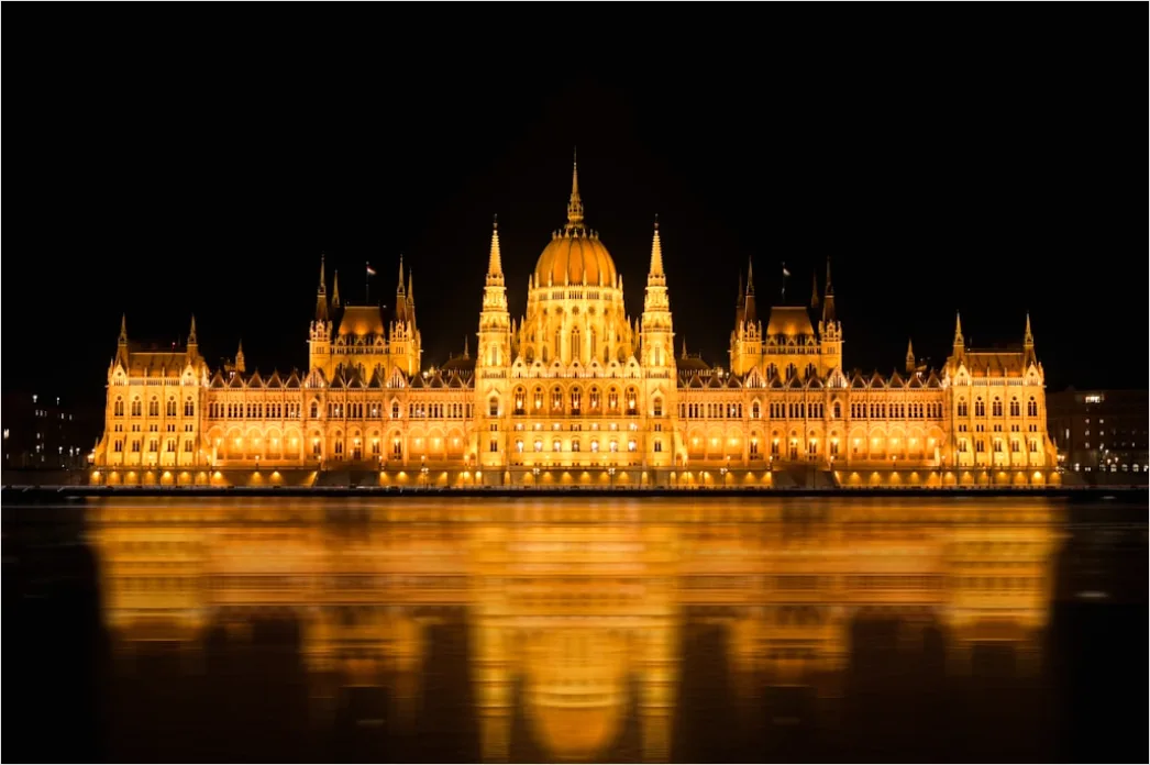Detail Budapest Parlament An Der Donau Bei Nacht Number 11