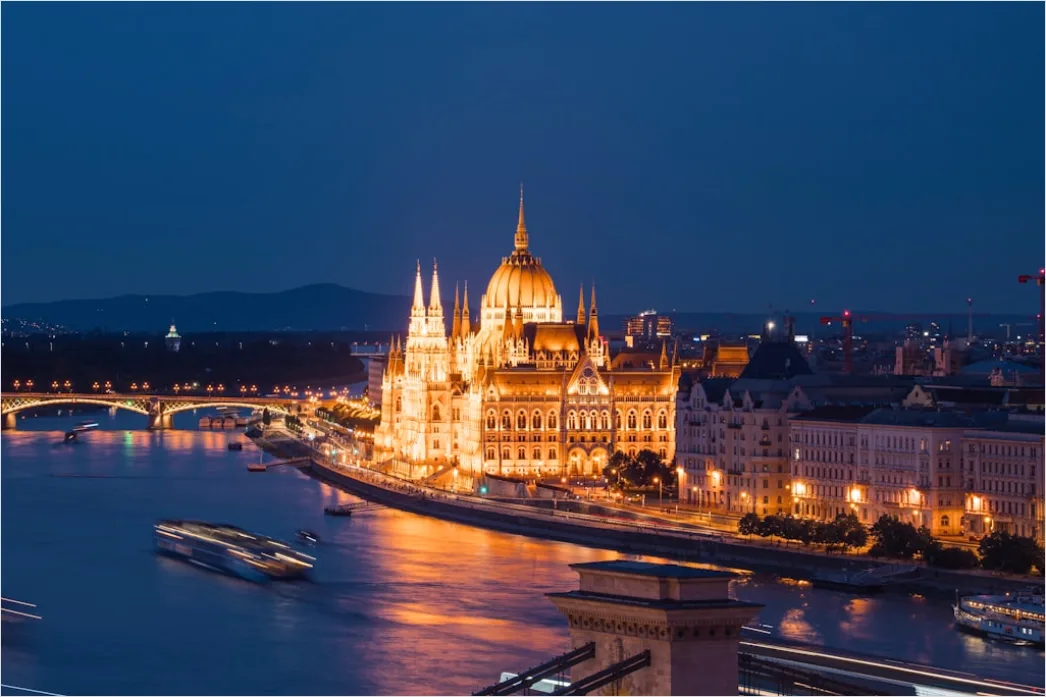 Detail Budapest Parlament An Der Donau Bei Nacht Number 12