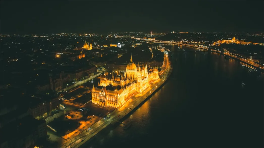 Detail Budapest Parlament An Der Donau Bei Nacht Number 15