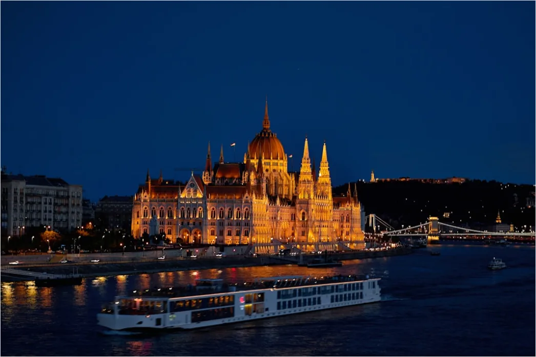 Detail Budapest Parlament An Der Donau Bei Nacht Number 17