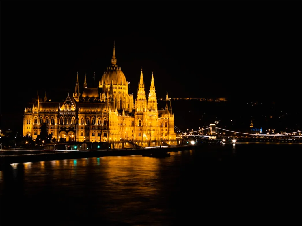 Detail Budapest Parlament An Der Donau Bei Nacht Number 20