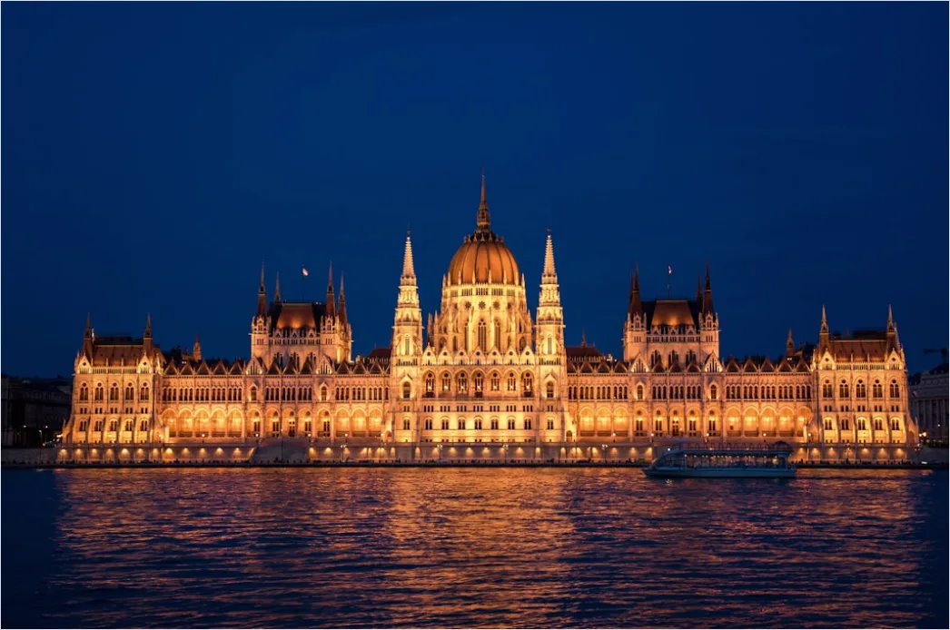 Detail Budapest Parlament An Der Donau Bei Nacht Number 4