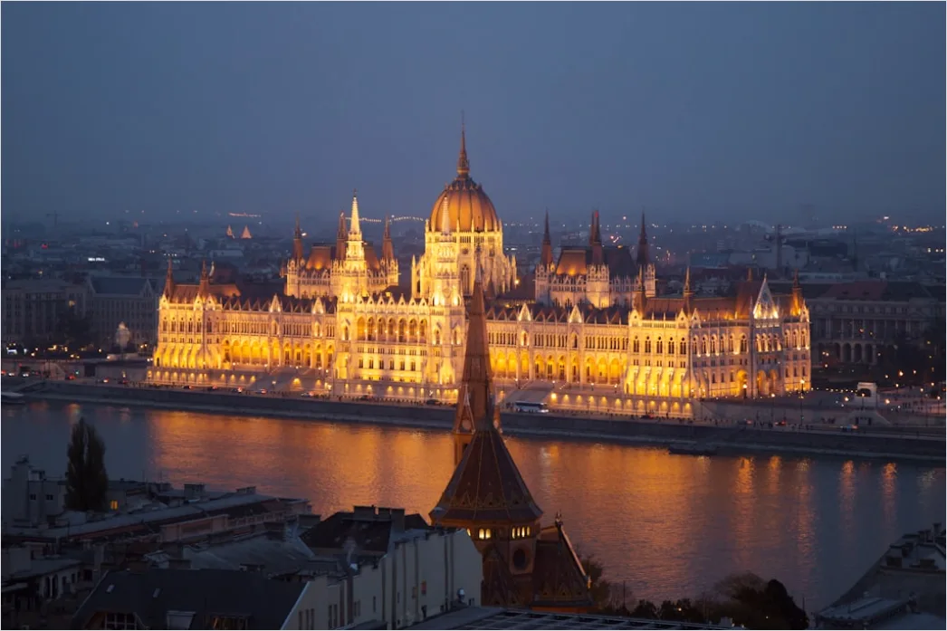 Detail Budapest Parlament An Der Donau Bei Nacht Number 5