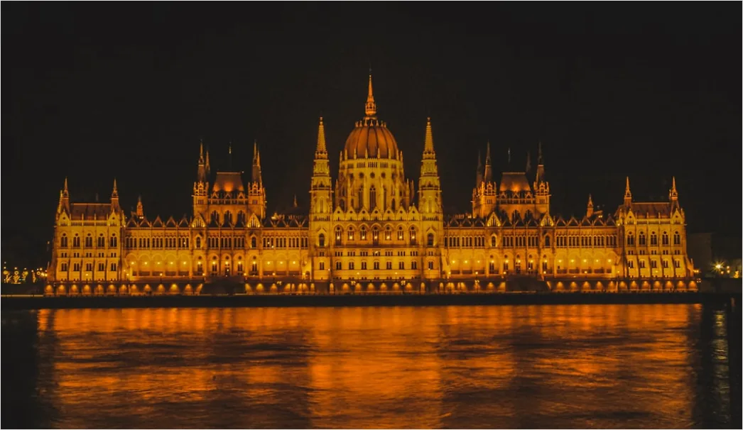 Detail Budapest Parlament An Der Donau Bei Nacht Number 6