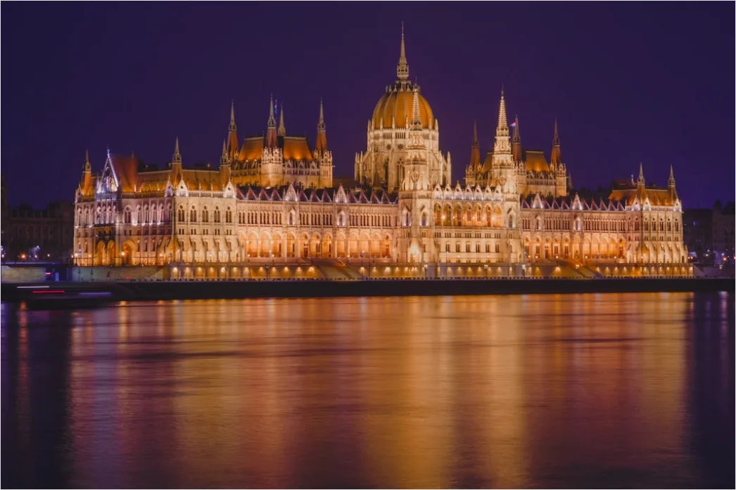 Detail Budapest Parlament An Der Donau Bei Nacht Number 7