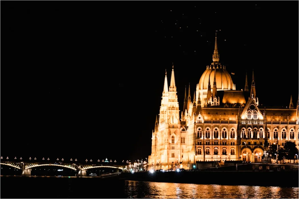 Detail Budapest Parlament An Der Donau Bei Nacht Number 10