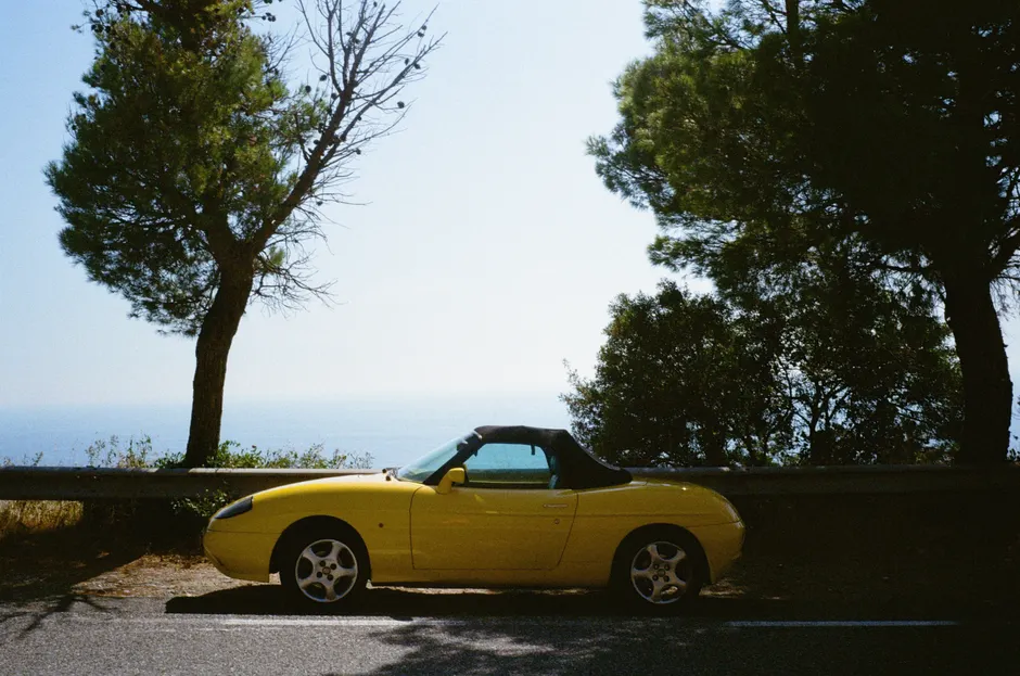 Detail Cabrio Auf Küstenstraße Mit Meer Im Hintergrund Number 7