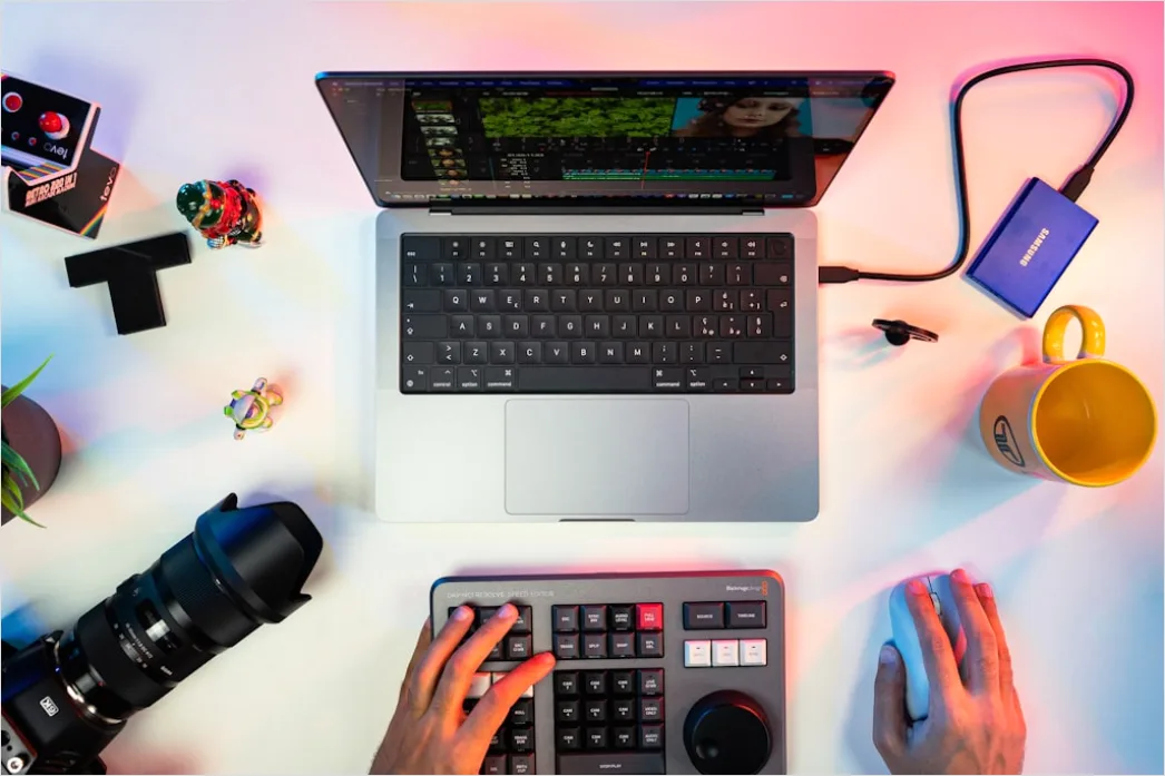 Content Creation Im Van Laptop Und Kamera Setup 49dc
