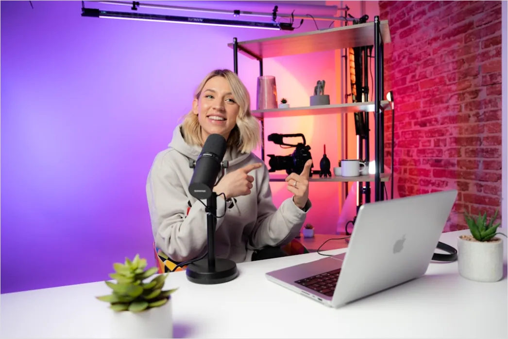 Detail Content Creation Im Van Laptop Und Kamera Setup Number 2