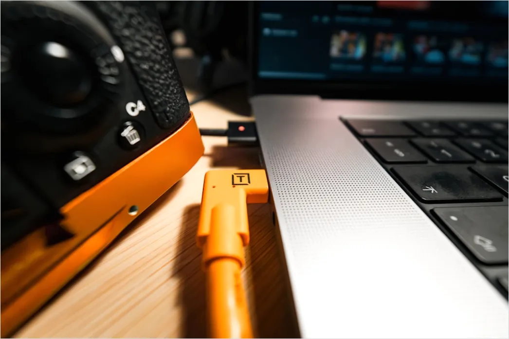 Detail Content Creation Im Van Laptop Und Kamera Setup Number 12