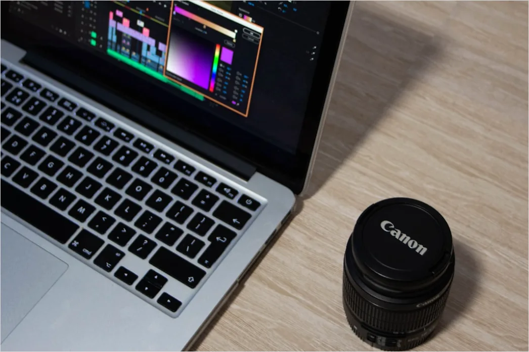 Detail Content Creation Im Van Laptop Und Kamera Setup Number 14