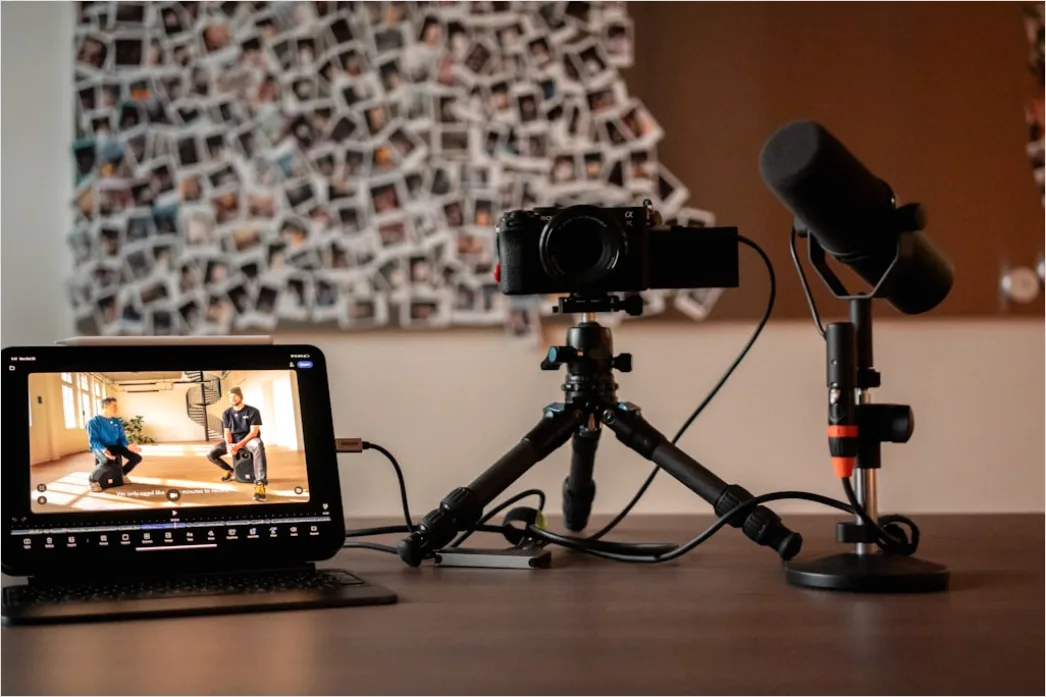 Detail Content Creation Im Van Laptop Und Kamera Setup Number 15