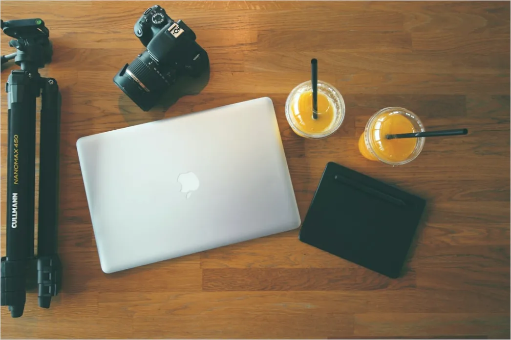 Detail Content Creation Im Van Laptop Und Kamera Setup Number 19