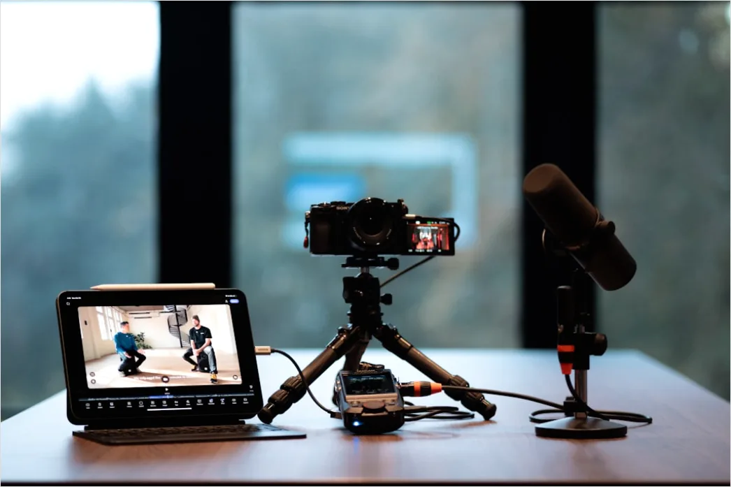 Detail Content Creation Im Van Laptop Und Kamera Setup Number 7