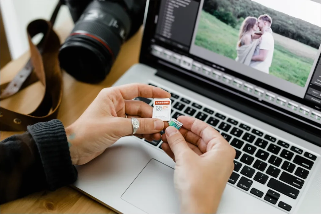 Detail Content Creation Im Van Laptop Und Kamera Setup Number 10