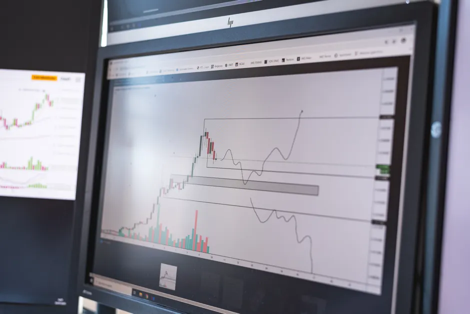 Datenanalyse Mit Ki Diagramme Auf Bildschirm Foto Buero 68fd
