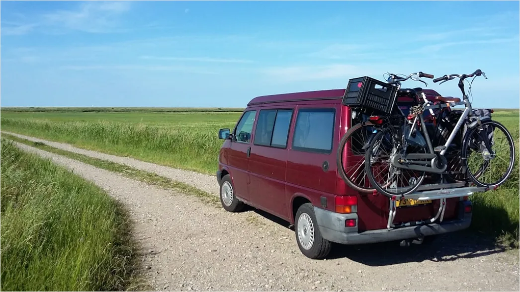 Fahrradtraeger Am Auto Beladen Vor Urlaub 77fe