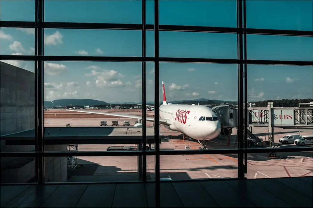 Detail Flughafen Abflugtafel Mit Flugnummern Unscharfer Hintergrund Number 14