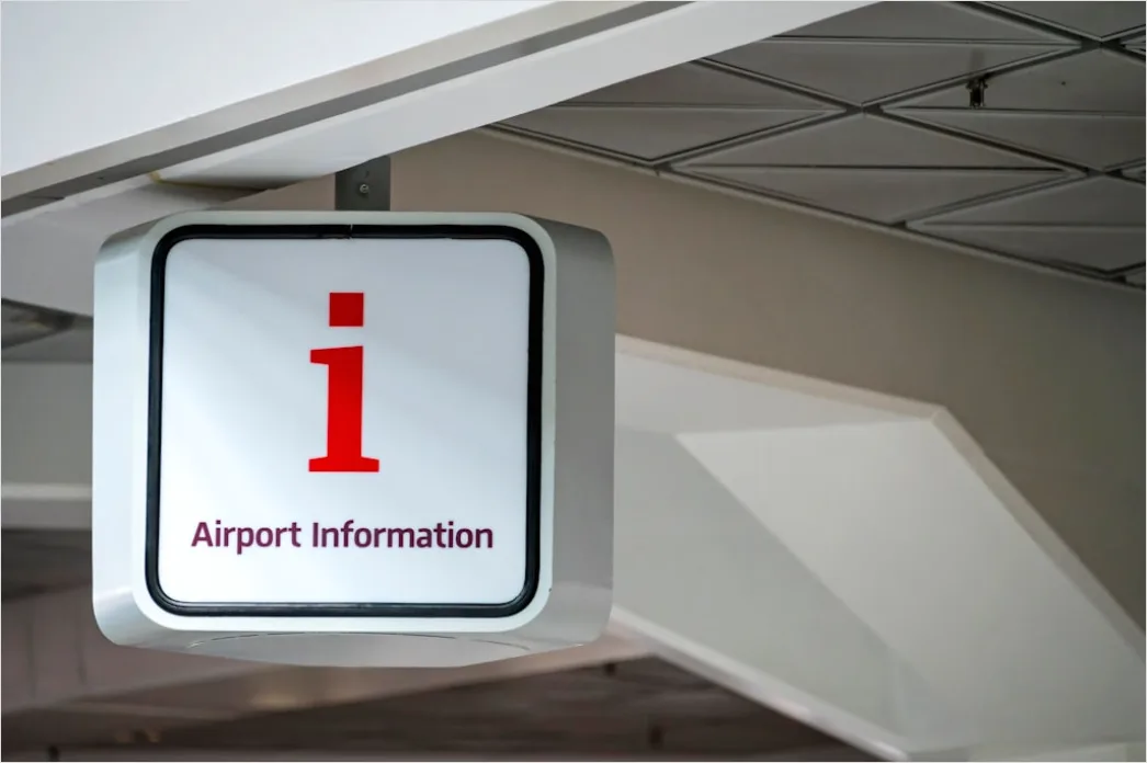 Detail Flughafen Abflugtafel Mit Flugnummern Unscharfer Hintergrund Number 16