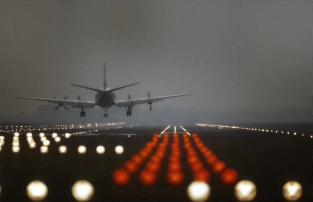Detail Flugzeug Startet Auf Runway Mit Bewegungsunschärfe Number 2