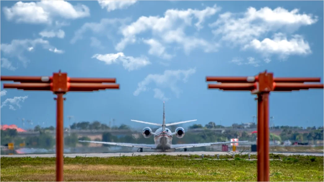 Detail Flugzeug Startet Auf Runway Mit Bewegungsunschärfe Number 13