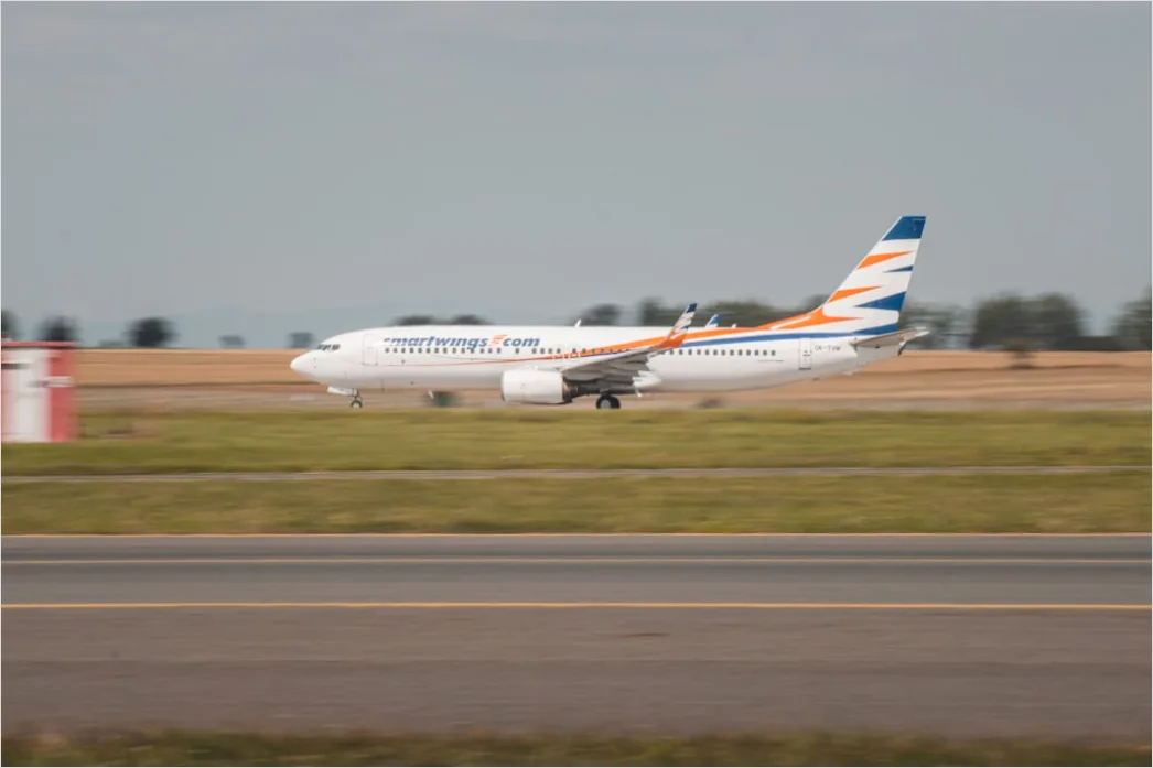Detail Flugzeug Startet Auf Runway Mit Bewegungsunschärfe Number 19