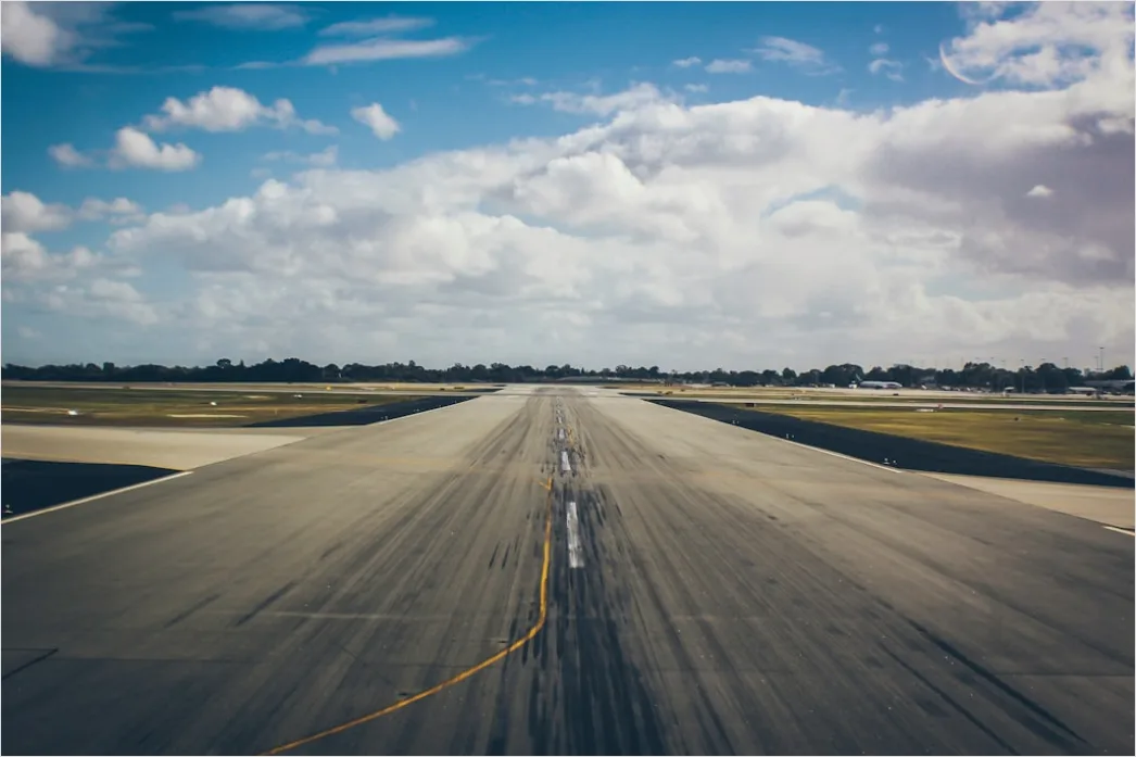 Detail Flugzeug Startet Auf Runway Mit Bewegungsunschärfe Number 3