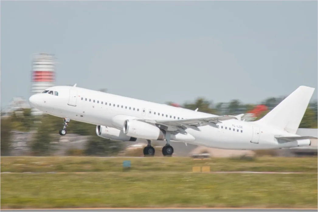 Detail Flugzeug Startet Auf Runway Mit Bewegungsunschärfe Number 8