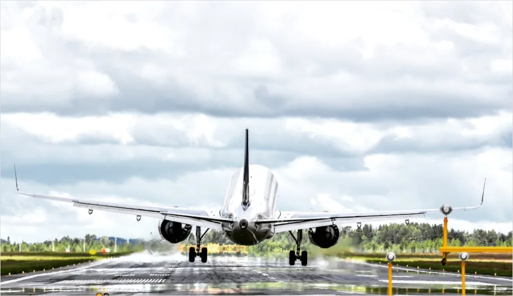 Detail Flugzeug Startet Auf Runway Mit Bewegungsunschärfe Number 9