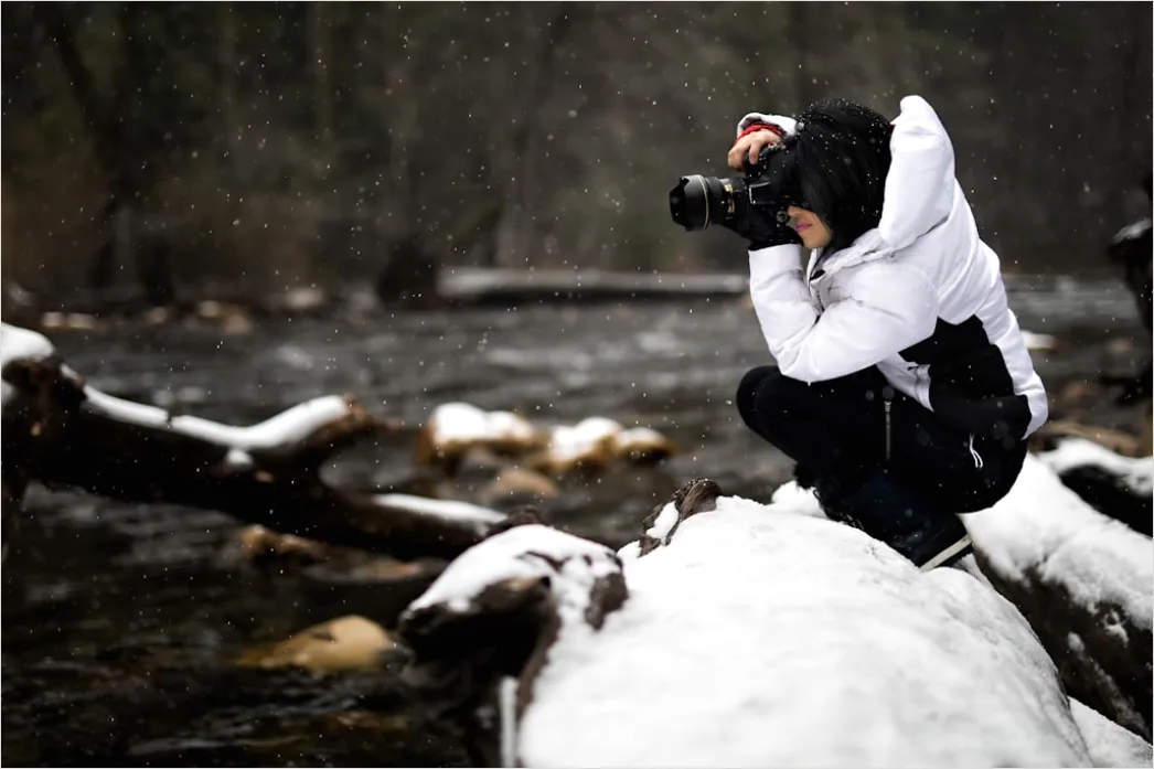 Detail Fotograf Im Regen Mit Kamera Schutzcover Number 2