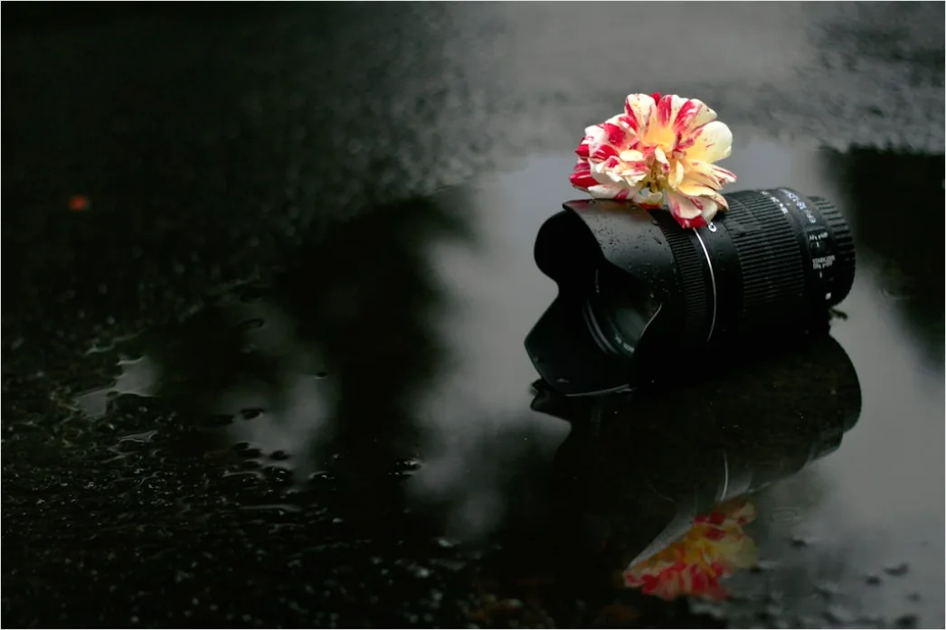 Detail Fotograf Im Regen Mit Kamera Schutzcover Number 7