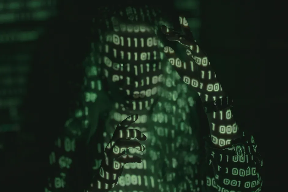 Detail Hacker Silhouette Vor Code Bildschirm Foto Dunkler Raum Number 11