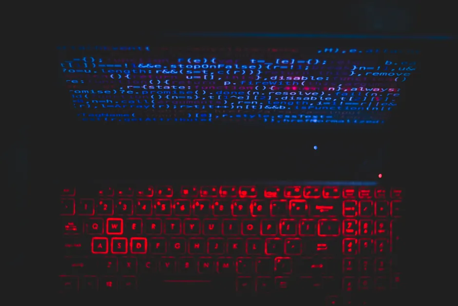 Detail Hacker Silhouette Vor Code Bildschirm Foto Dunkler Raum Number 14